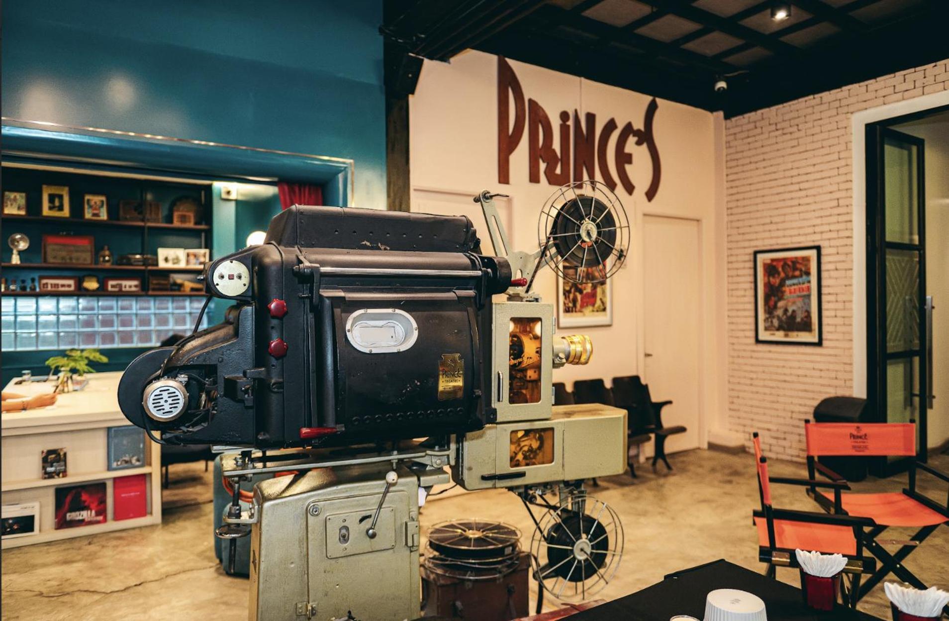 Prince Theatre Heritage Stay Hostel - Silom Bangkok Exterior foto