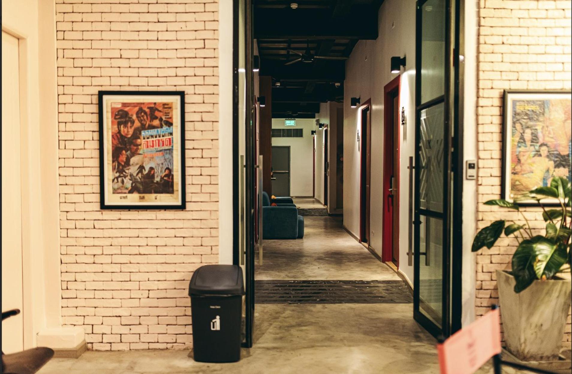 Prince Theatre Heritage Stay Hostel - Silom Bangkok Exterior foto