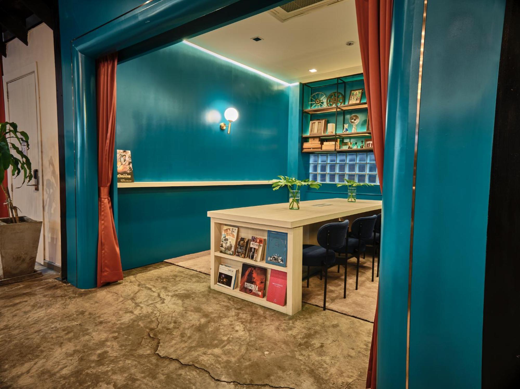Prince Theatre Heritage Stay Hostel - Silom Bangkok Exterior foto