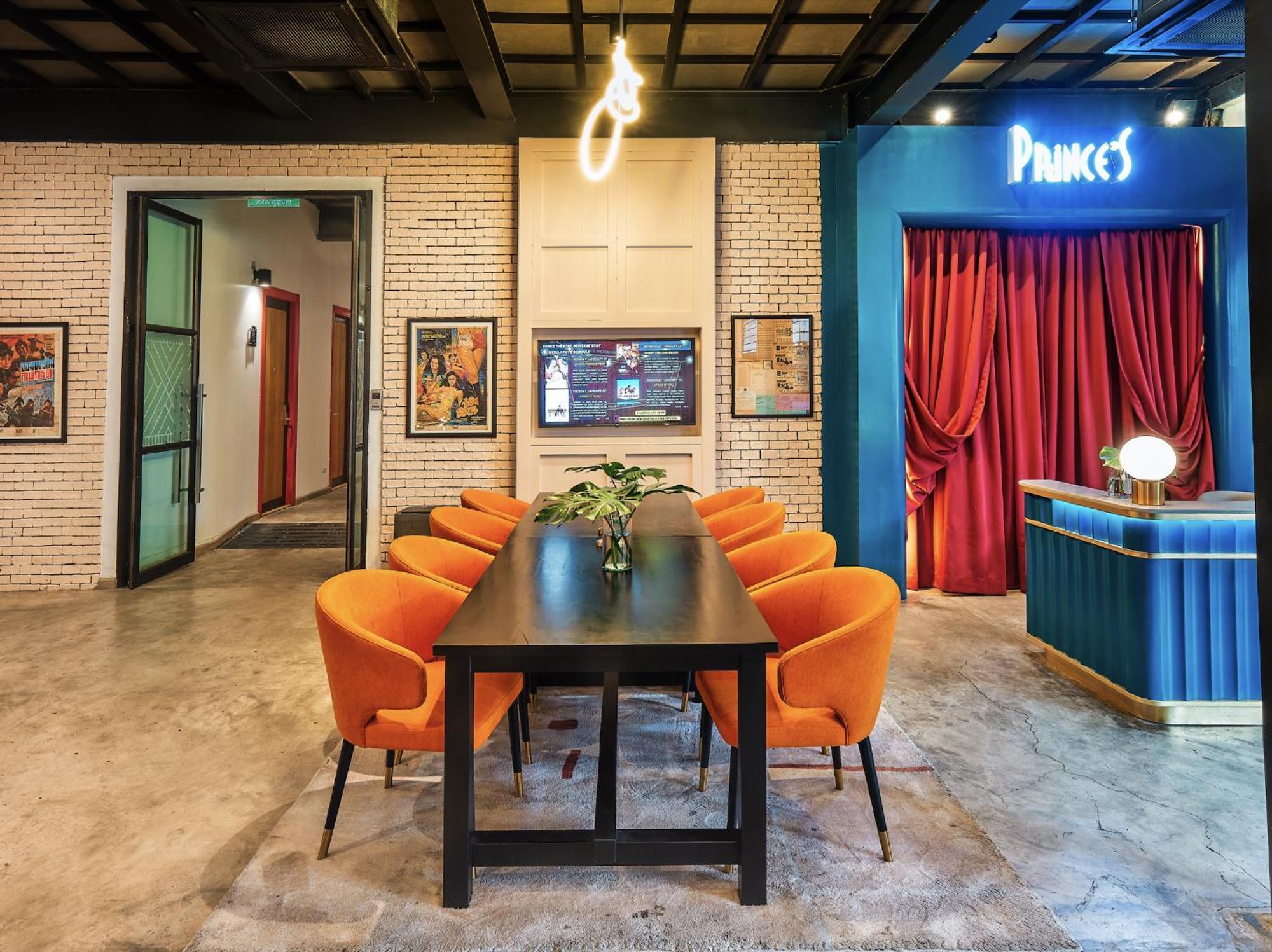 Prince Theatre Heritage Stay Hostel - Silom Bangkok Exterior foto