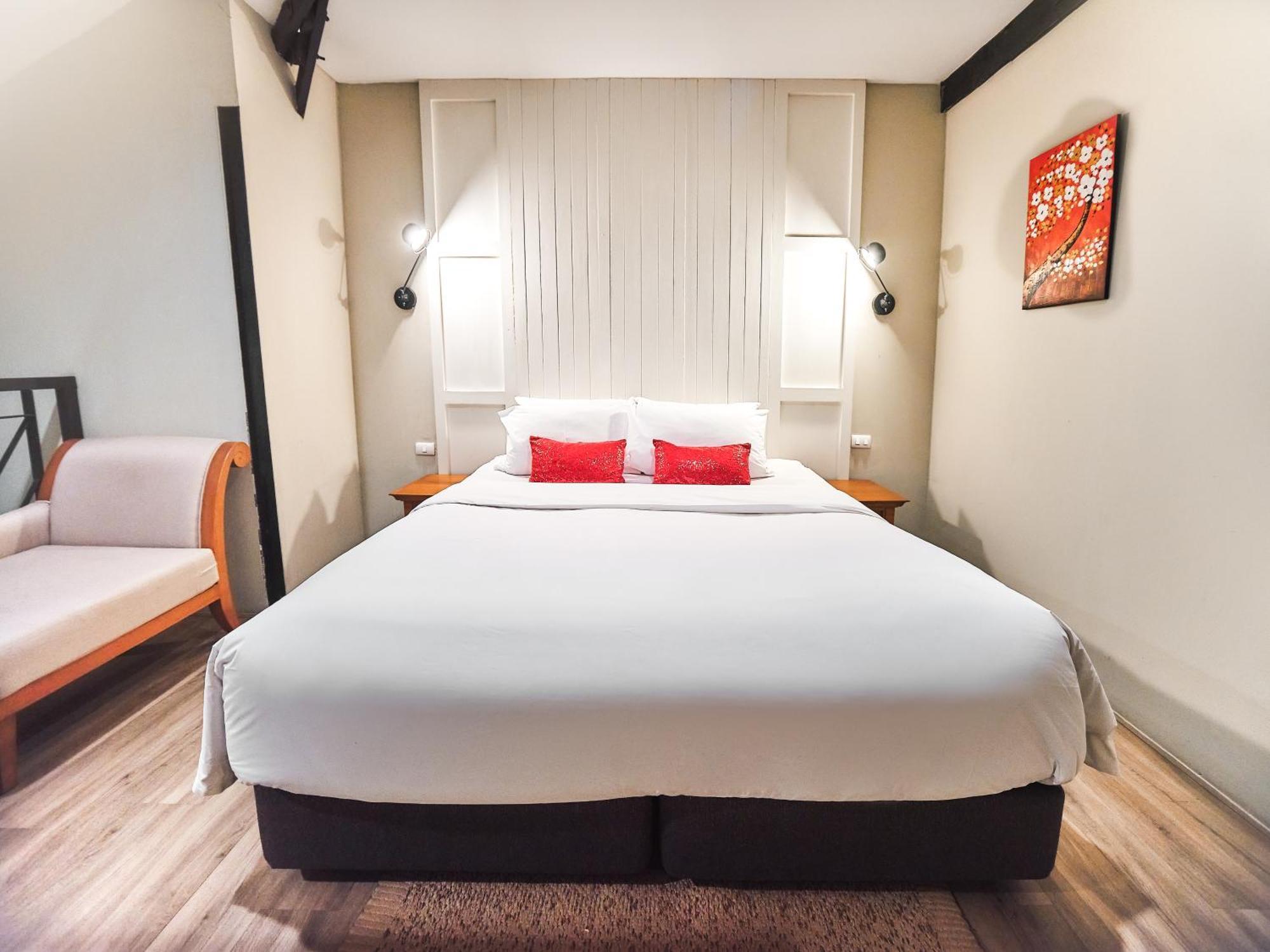 Prince Theatre Heritage Stay Hostel - Silom Bangkok Exterior foto