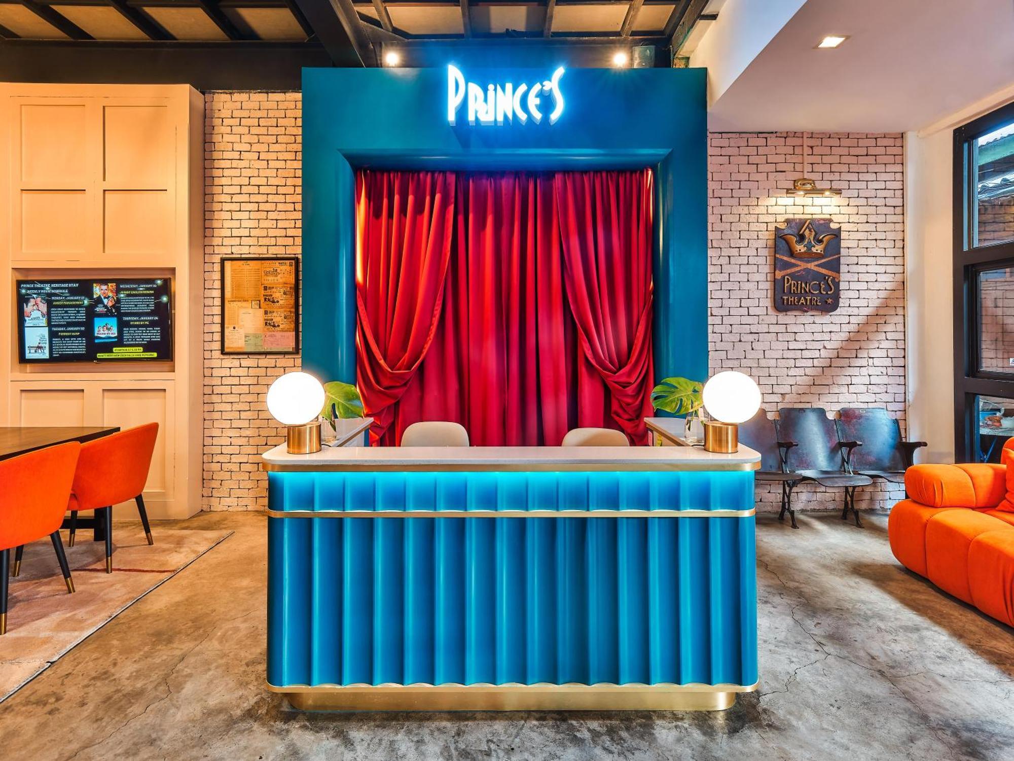 Prince Theatre Heritage Stay Hostel - Silom Bangkok Exterior foto