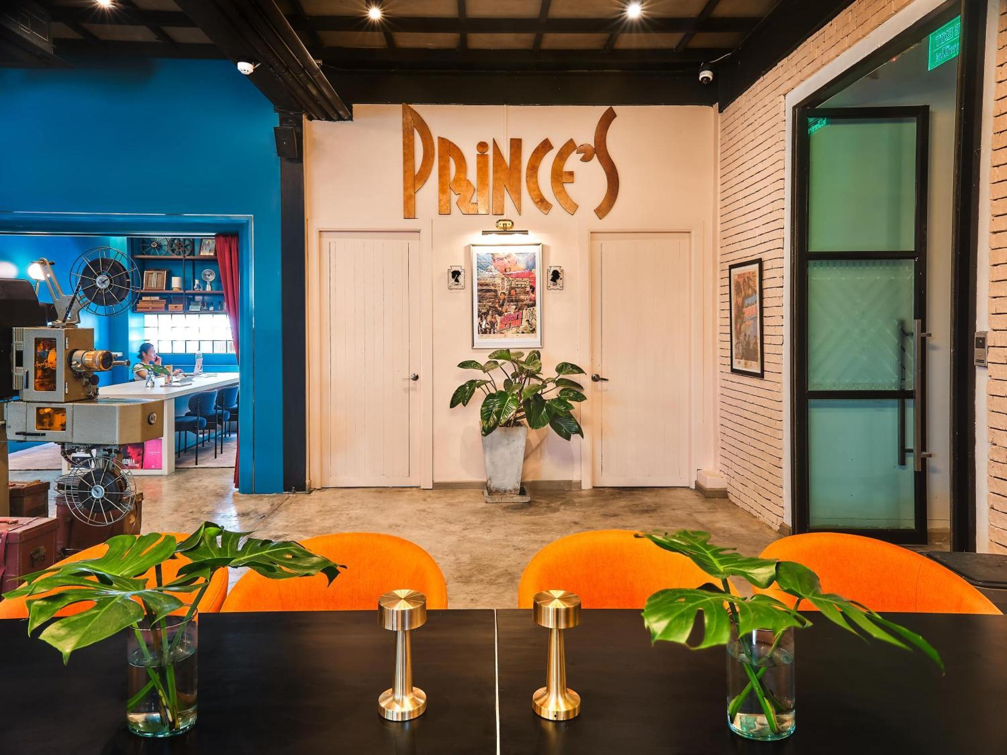 Prince Theatre Heritage Stay Hostel - Silom Bangkok Exterior foto